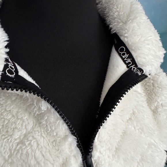 Calvin Klein Performance fleece crop half zip in winter white with black trim. - Picture 2 of 11